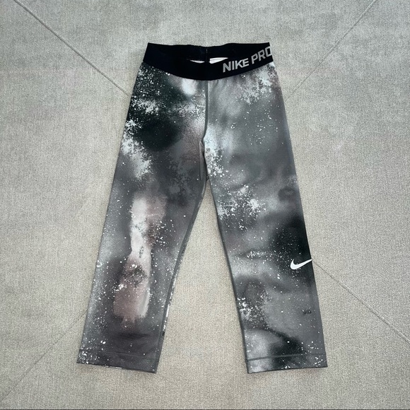 Nike Pants - Nike Pro Capri Leggings, size XS, elastic waist